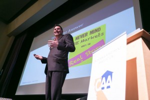 Christopher Thornberg, a founding partner of Beacon Economics, speaks at CAA’s Outlook 2016 in Palo Alto. Photo by daniel gaines PHOTOGRAPHY